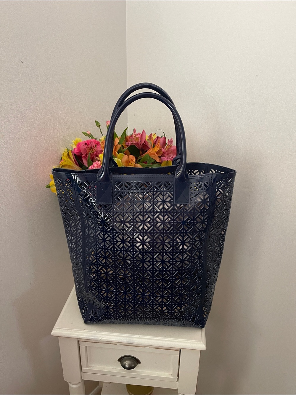 Tory Burch Navy Patent Laser-Cut Tote Bag - Picture 5 of 9